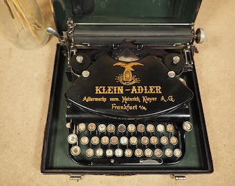 Typewriter Klein Adler 1 (1920) antique portable typewriter rare vintage schreibmaschine machine a ecrire w/ base and case collectible