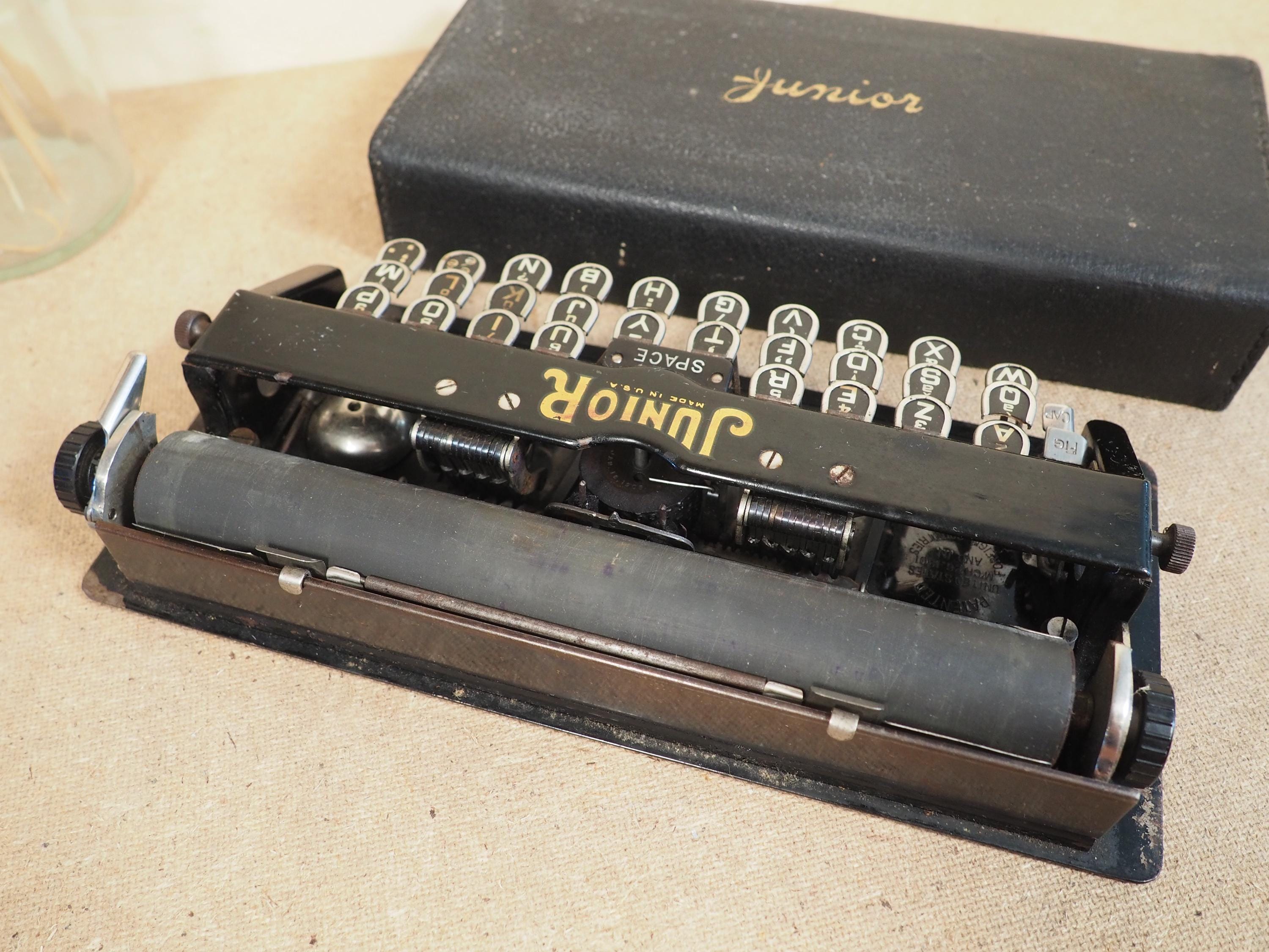 タイプライター JUNIOR (1908) インデックスタイプライター ベースと