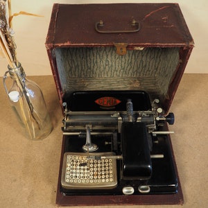 Máquina de escribir GENIA (Mignon) antigua máquina de escribir portátil de índice 1913 alemana rara máquina de escribir vintage con base y estuche coleccionable