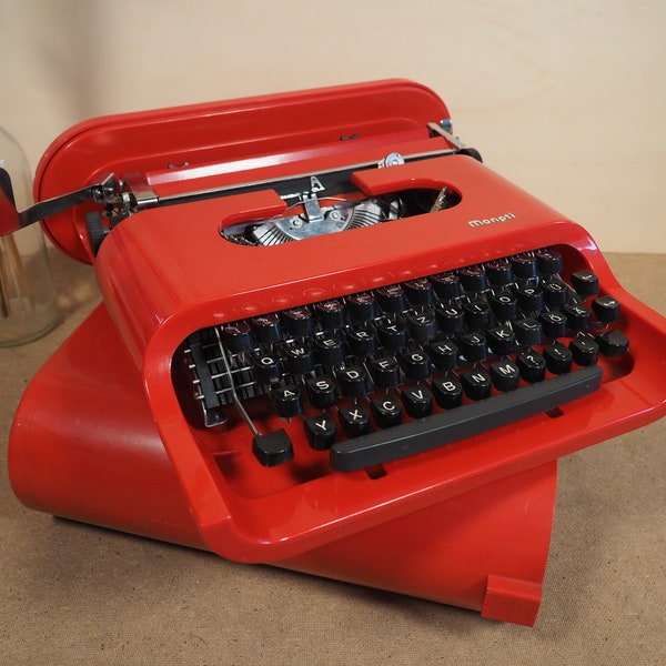 RARE Monpti typewriter 1970's predecessor of Olivetti Valentine portable vintage typewriter vtg vintage design classic