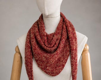 Bufanda triangular roja, pañuelo para la cabeza de cachemira merino, bufanda de punto de invierno hecha a mano.