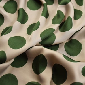 Satén de lunares, tela de diseño, tela verde, tela de lunares, tela de satén, tela estampada, tela suave, tela para vestidos de verano, tela por 1/2 yarda