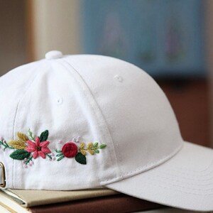 刺繍帽子フルキット：ヴィンテージ花柄DIYクラフト White