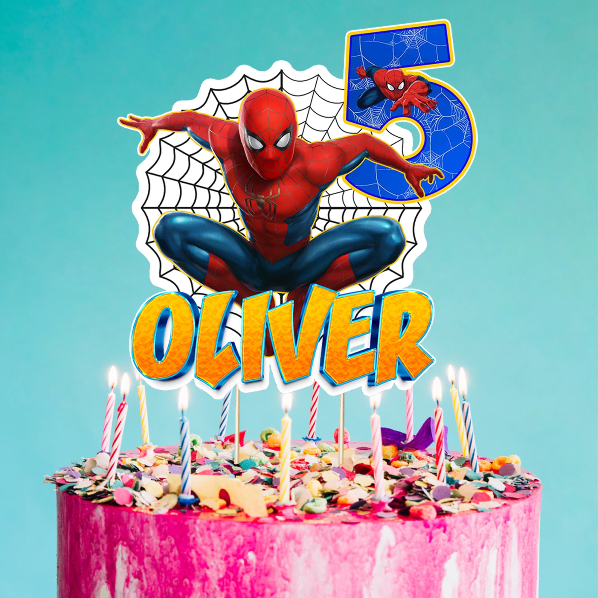 4 bougies sur un gâteau Spiderman