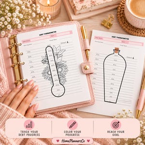 Puede incluir: Una agenda de anillas rosa que contiene una hoja de seguimiento Debt Thermometer con ilustraciones florales, junto a una hoja suelta con un rastreador de deudas en forma de botella. Ambas p&aacute;ginas incluyen campos para nombre, objetivo y fecha.
