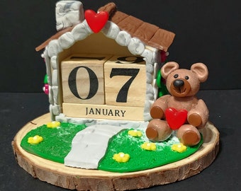 Teddy bear perpetual calendar, handmade polymer clay decorative wood block desk calendar on natural wood slice. Gifts for the home