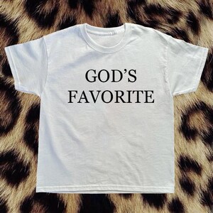 Cropped &quot;God&#39;s Favorite&quot; Tee, Baby Tee, Custom Y2k T-shirts, Slogan Tee, Funny Tee, Gift for Her, 2000s T-shirts