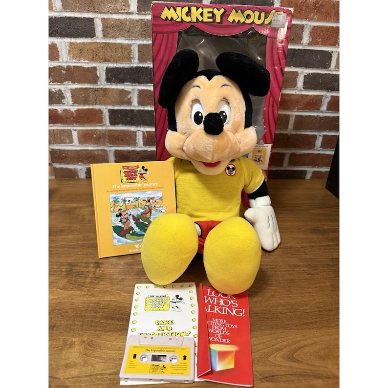 Peluche de Mickey Mouse parlante vintage con casete, juego de libros Worlds of Wonder imagen 1