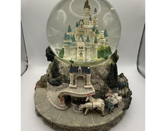 Disney Cinderella Castle Schneekugel ""So Dies ist Liebe"" Musikaufzug."