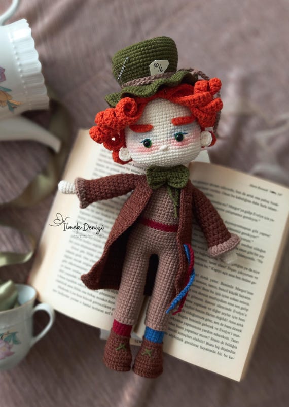 Schema all'uncinetto in inglese Divertente bambola arancione con