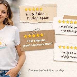 Puede incluir: Una mujer con una camiseta blanca con un dise&ntilde;o de amanecer. La imagen incluye comentarios de clientes en notas de papel con valoraciones de estrellas y texto como "Trusted shop - I'd shop again!"