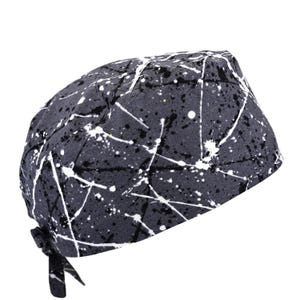 Game Day Balderdash Grey Black, katoenen scrubmuts voor heren met gestrikte achterkant, optionele zweetband