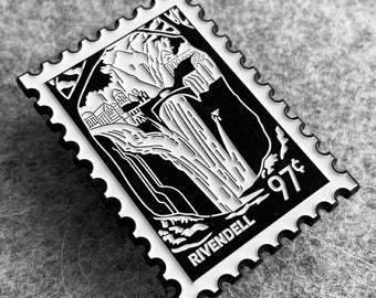 Elven Haven Fantasy Stempel Emaille Pin – Elegant Valley Realm Inspiriert