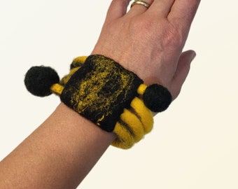 Women wool felted bracelet, black / yellow bangles, adjustable modern bracelet