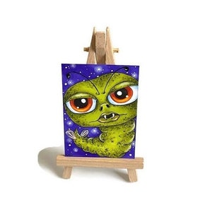 Arte originale ATC, opera d'arte di un insetto alieno dagli occhi grandi, opera d'arte di un alieno spaziale OOAK, opera d'arte in miniatura, arte da collezione, ACEO