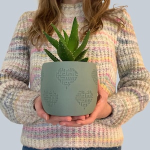 Amorin - Large flower pot - Valentine&#39;s Day gift - Stylish elegance for your plants - Flower pot with heart motif