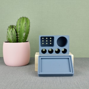 Toothbrush holder, toothbrush head holder, toothbrush stand