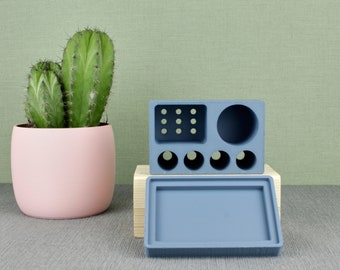 Toothbrush holder, toothbrush head holder, toothbrush stand