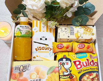 Box découverte Asie JAUNE + AUTOCOLLANTS GRATUITS - produits asiatiques sucrés et salés- boisson - nouilles japonaises - kitkat asiatique