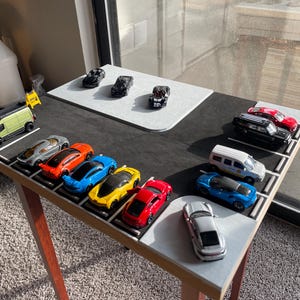 1:64 Parking Lot Diorama Display