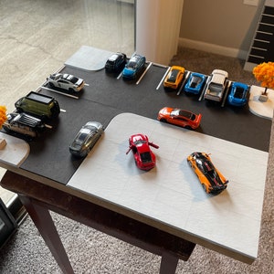 1/64 Hot Wheels Parking Lot Diorama