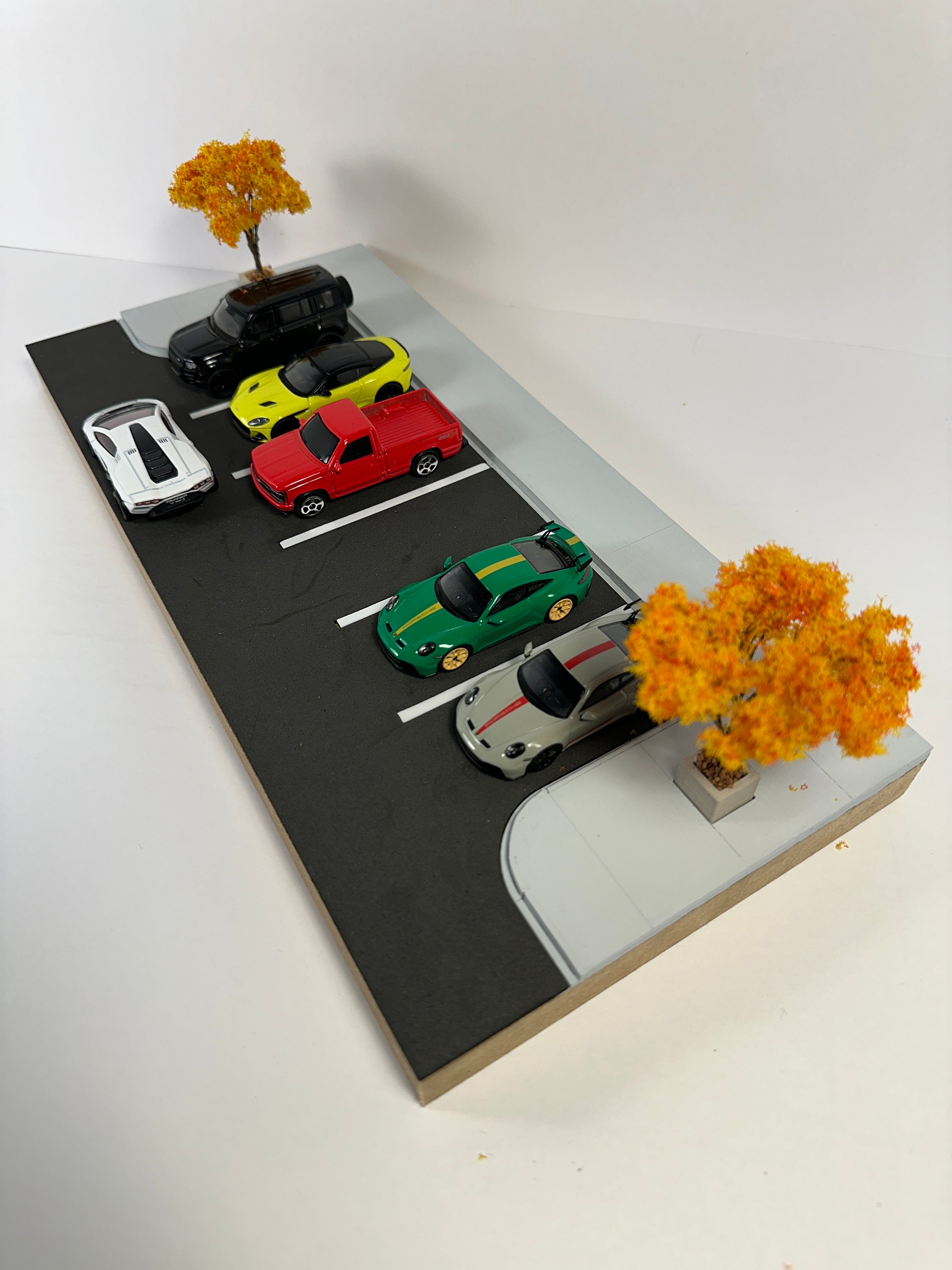 DENEST Diorama 1:64 Scale Parking Car Parking Lot Model