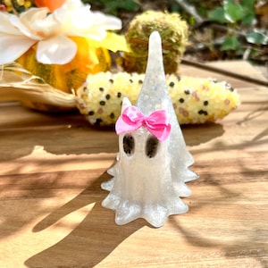 white ghost cat figurine-standing on all 4&#39;s