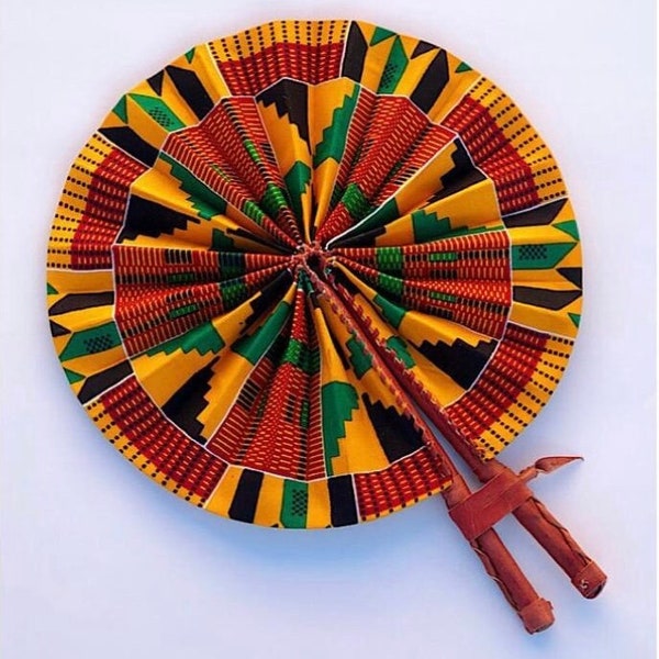 Africa Hand Fan, ventilateur vintage en tissu Ghana Kente, Africa Fan, ventilateur pliable Ankara, ventilateur Kente Fold, ventilateur à main africain avec poignées en cuir.