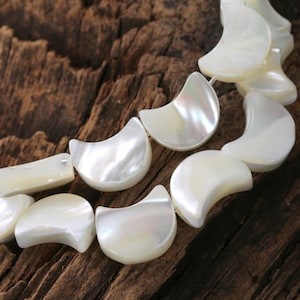 Mother of Pearl Crescent Moon 8x6mm Beads