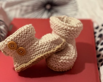 Super Cute Baby Boots - hand knit baby boots, baby booties, button baby booties, knit ugg boots, ugg baby boots,