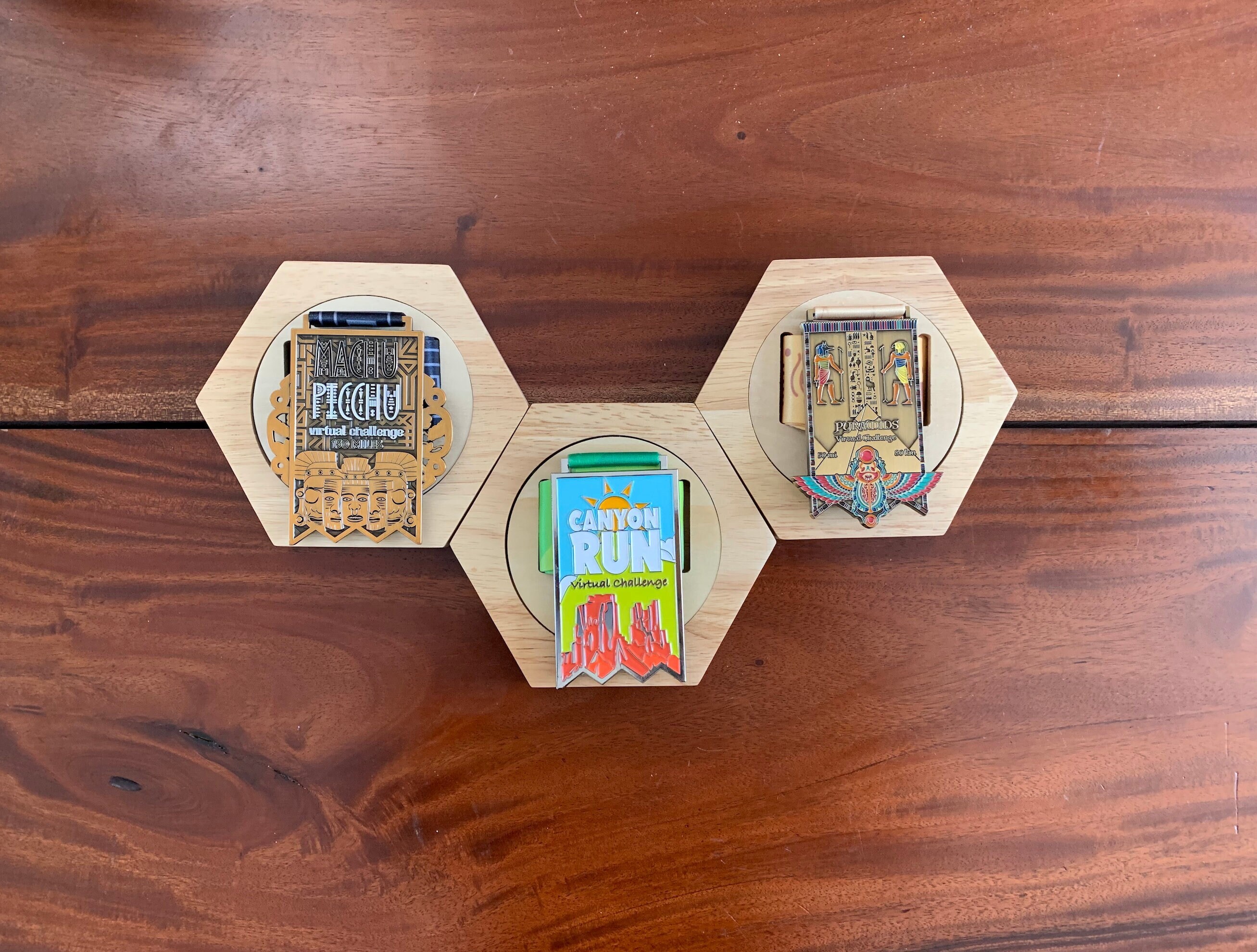 Porte-médailles Display Honeycomb Combinaison Hexagonal Wooden