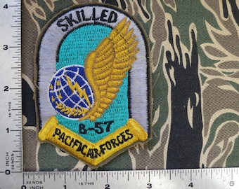 PATCH , US Air Force Vietnam Pacific Air Forces B57 , SKILLED  ,  war patch   ,