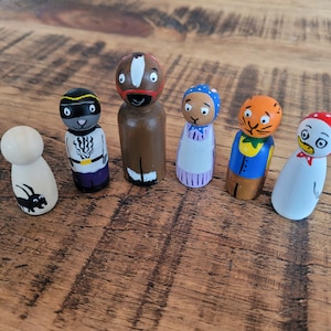 The Highway Rat Story Sack Peg Dolls, Hand painted Wooden Peg Dolls, character peg dolls, custom design peg dolls available.