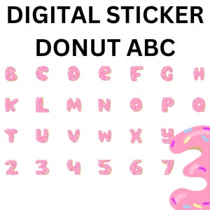 Könnte beinhalten: Ein digitales Stickerbogen mit Alphabet und Zahlen, die als Donuts gestaltet sind. Die Buchstaben und Zahlen sind rosa mit Streuseln und einem hellbraunen Grund. Der Text "DIGITAL STICKER DONUT ABC" steht oben.