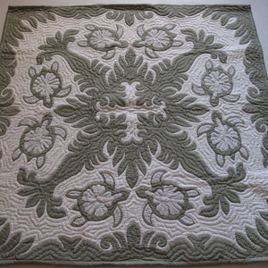 Hawaiian Quilt handmade Wall Hanging Baby Blanket hand quilted/hand appliquéd Sea Turtles-Hibiscus 42x42.
