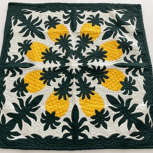 Hawaiian Quilt handmade Wall hanging Baby Blanket 100% hand quilted/hand appliqued PINEAPPLE 42x42