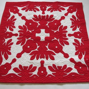 Hawaiian Quilt Wall Hanging Baby Blanket 100% hand quilted/hand appliqued Ukulele 42x42