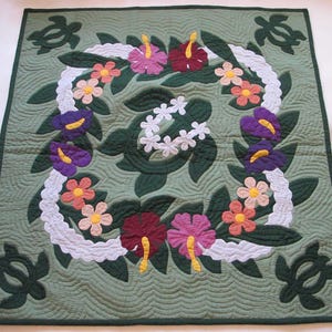 Hawaiian Quilt handmade Wall Hanging Baby blanket hand quilted/hand appliqued 42x42