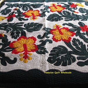 Hawaiian Quilt Bedspread Handmade 100% hand quilted/HAND APPLIQUÉD 2 Pillow Shams Included 80x80