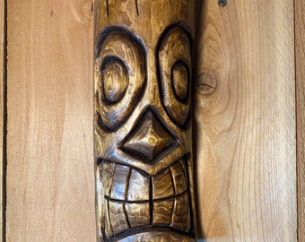 Tiki n. 2 in legno intagliato a mano