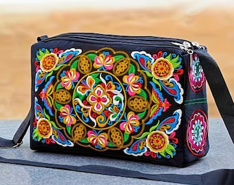 Borsa a tracolla ricamata Boho - Borsa a tracolla unica ispirata alla tradizione artigianale / Design floreale vintage / Festival, viaggi, tutti i giorni