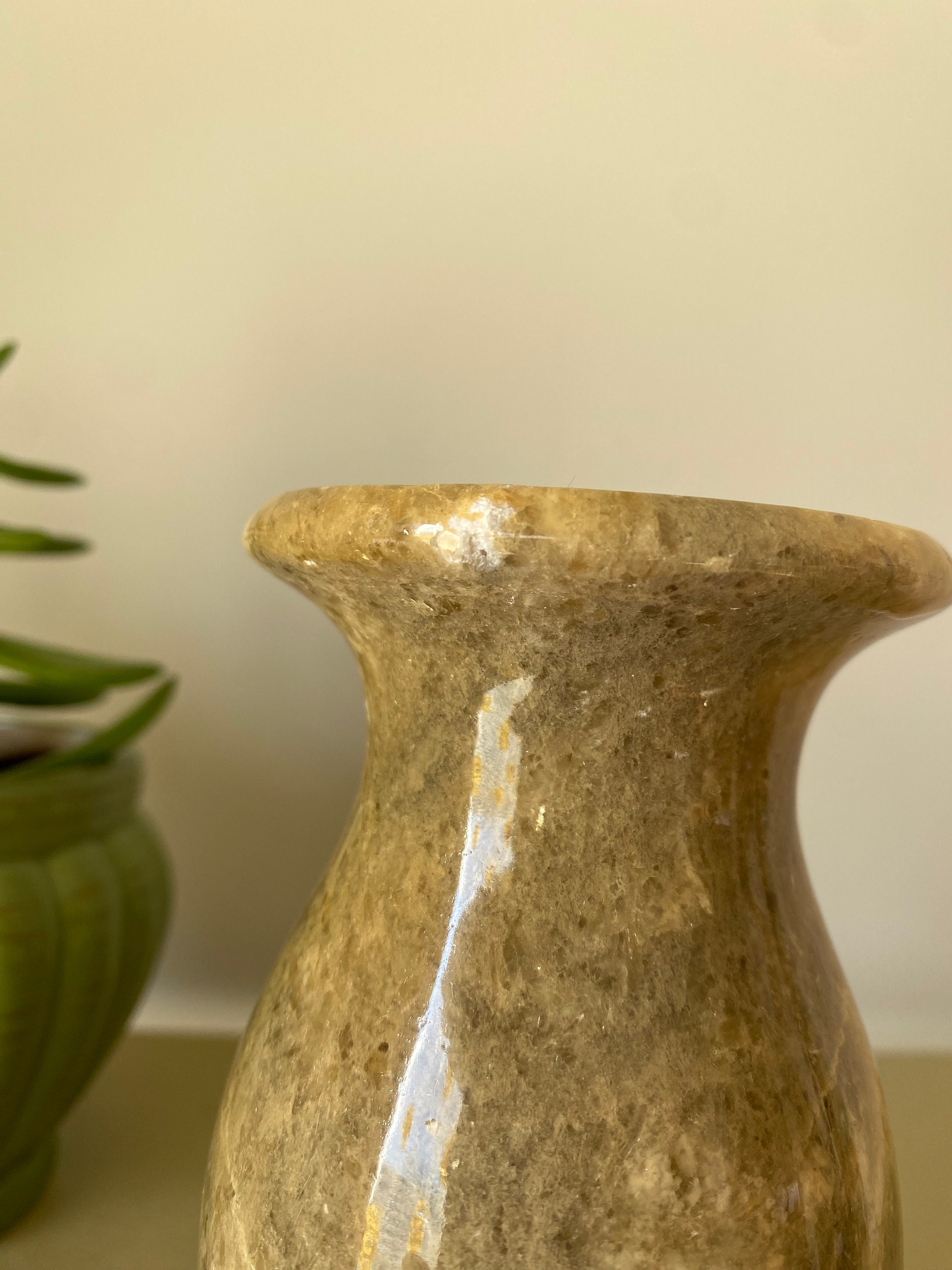 Petit vase décoratif cruche en onyx et métal - ONIX Extra