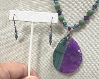 Mardi Gras Agate pendant beaded necklace - 18 inch with matching earrings