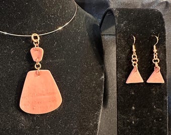 Clay pendant terra cotta on rose gold memory wire necklace with matching earrings