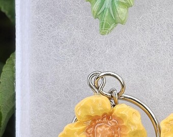 Assorted Colors, Handmade Polymer Clay WildFlower Keychain (Single)
