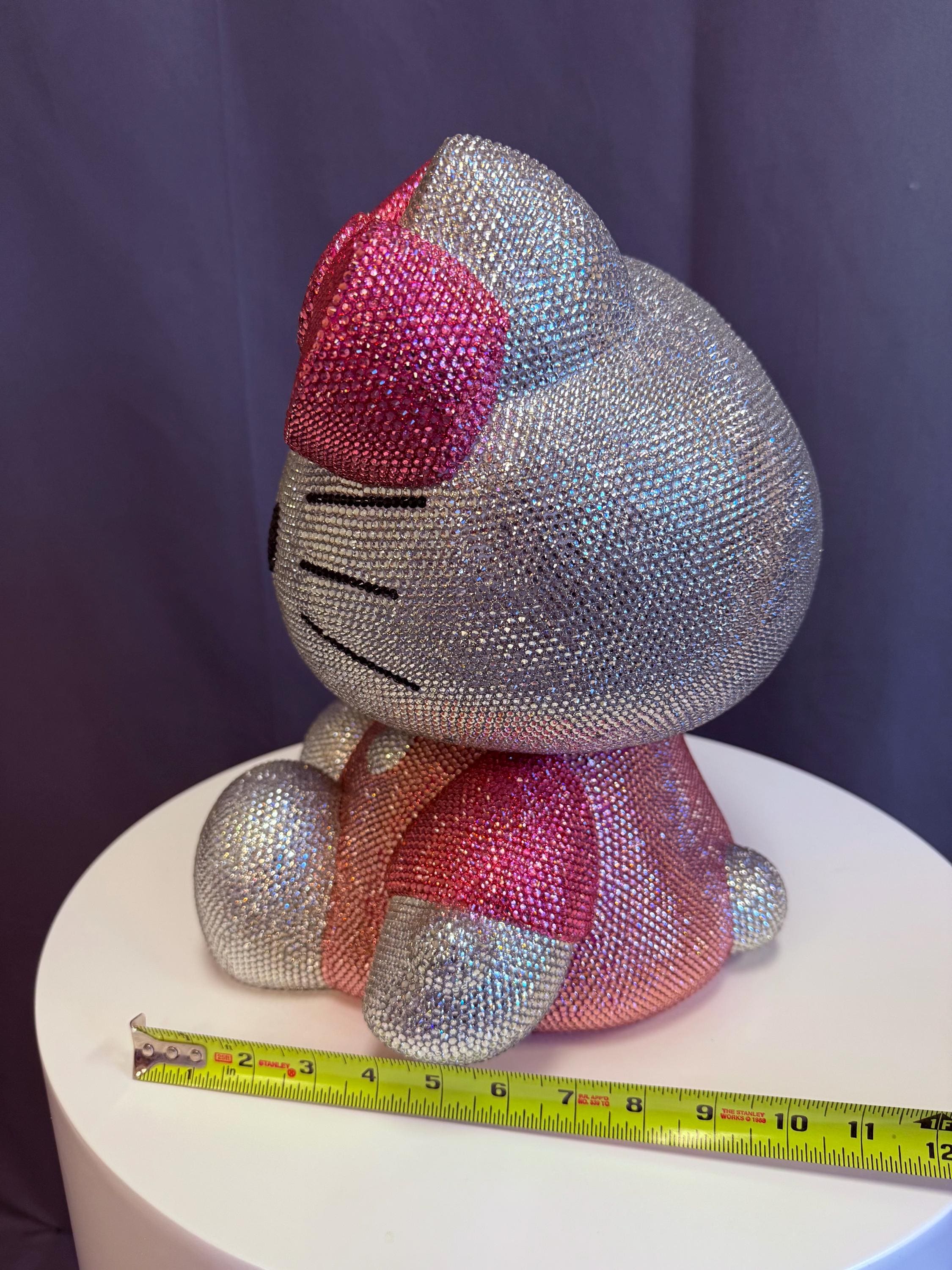Setting Hello Kitty Dazzling Handmade Figurine Entirely Encrusted