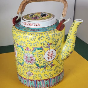 Vintage Mun Shou Chinese Teapot