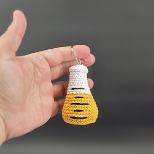 Crochet Laboratory Flask Keychain Handmade Chemistry Charm Backpack Accessory Science Student Graduation Gift Cotton Yarn Construction Teacher Appreciation Present Unique Science Design Student Backpack Charm Quality Handmade Item
