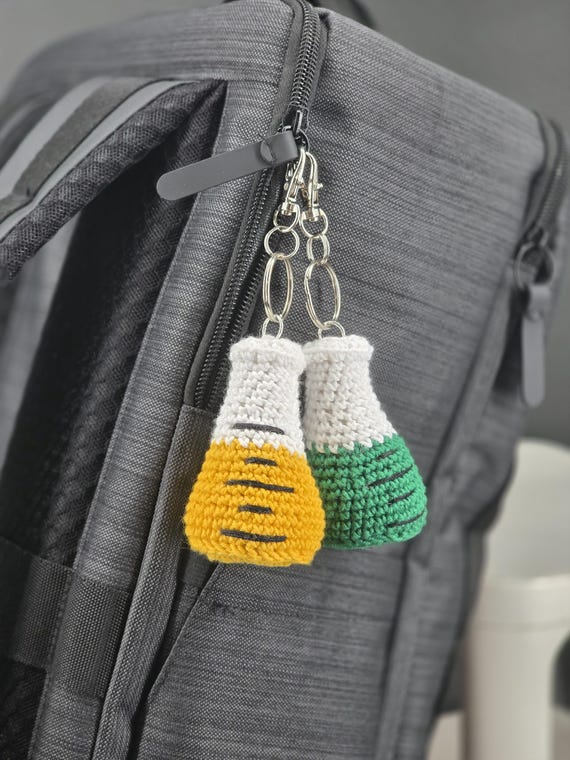 Chemistry Keychain Charm Backpack Accessory Laboratory Flask Crochet Design Science Student Graduation Gift Teacher Appreciation Handmade