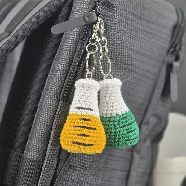 Chemistry Keychain Charm Backpack Accessory Laboratory Flask Crochet Design Science Student Graduation Gift Teacher Appreciation Handmade
